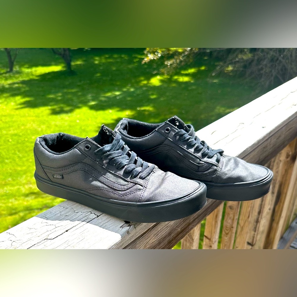 Vintage Vans Men's All-Black Sneakers